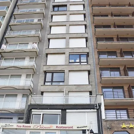 Lucia, 8ste Verdieping