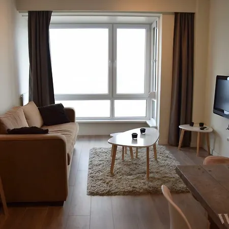 Lucia, 8ste Verdieping * 布兰肯贝赫