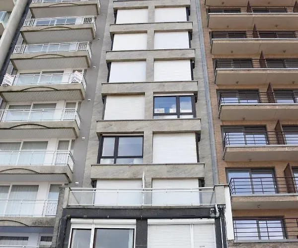 Lucia, 8ste Verdieping