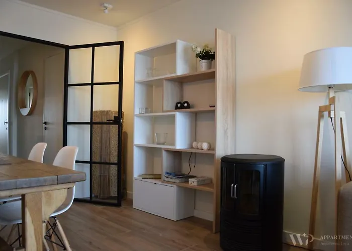 Lucia, 8ste Verdieping * 布兰肯贝赫